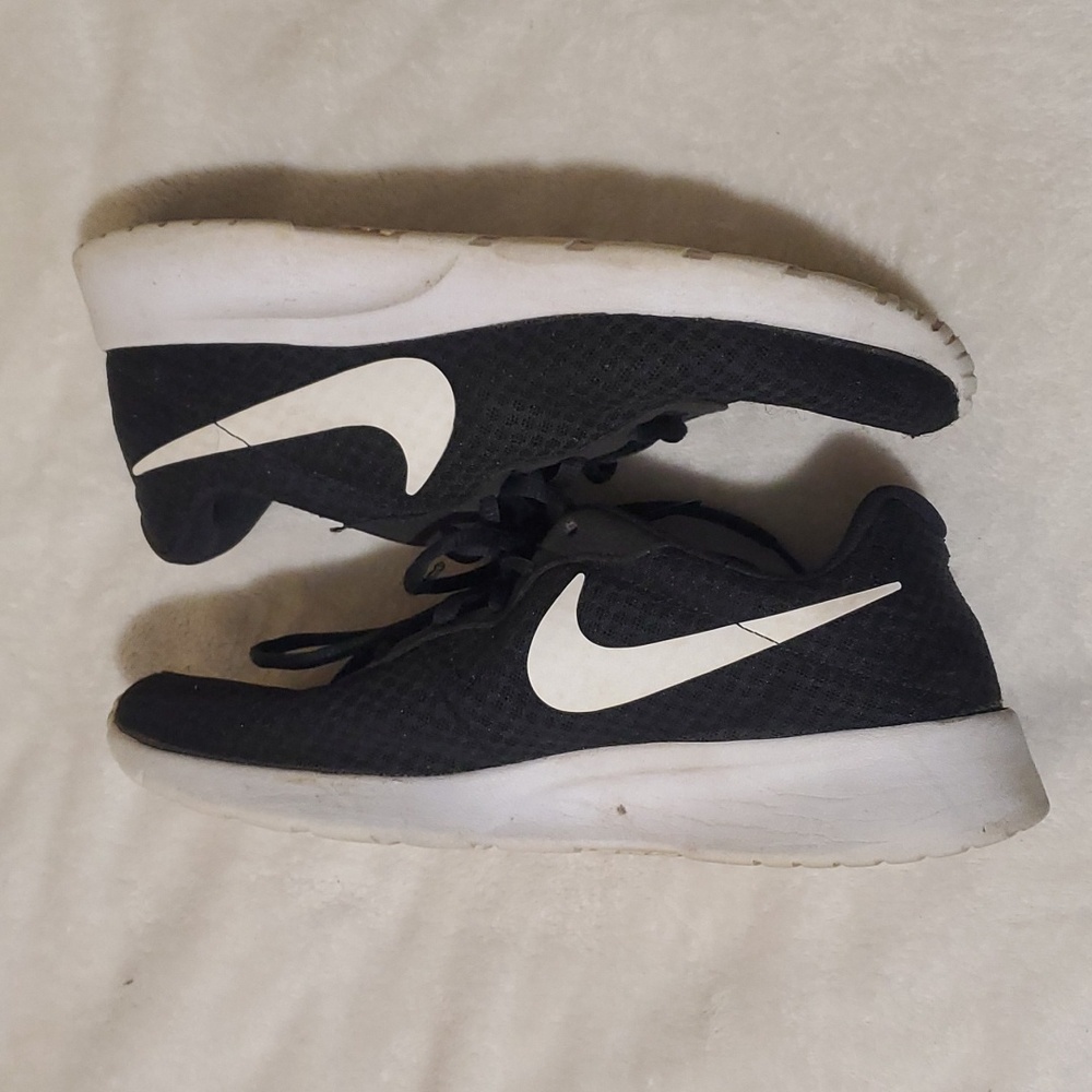 Nikes - Picture 2 of 2